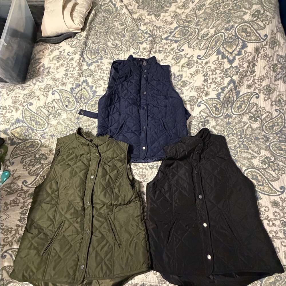 New Directions Quilted Vests in Olive and Navy